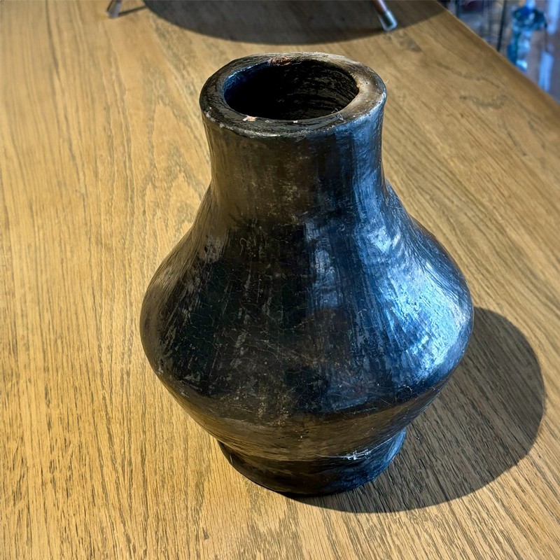 Vase africain noir